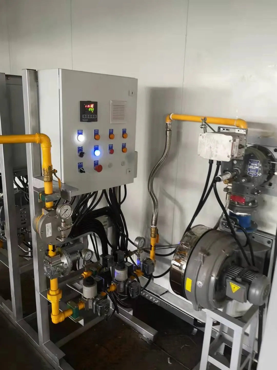 Industrial gas burner assembly with gas piping and control cabinet for a drying line