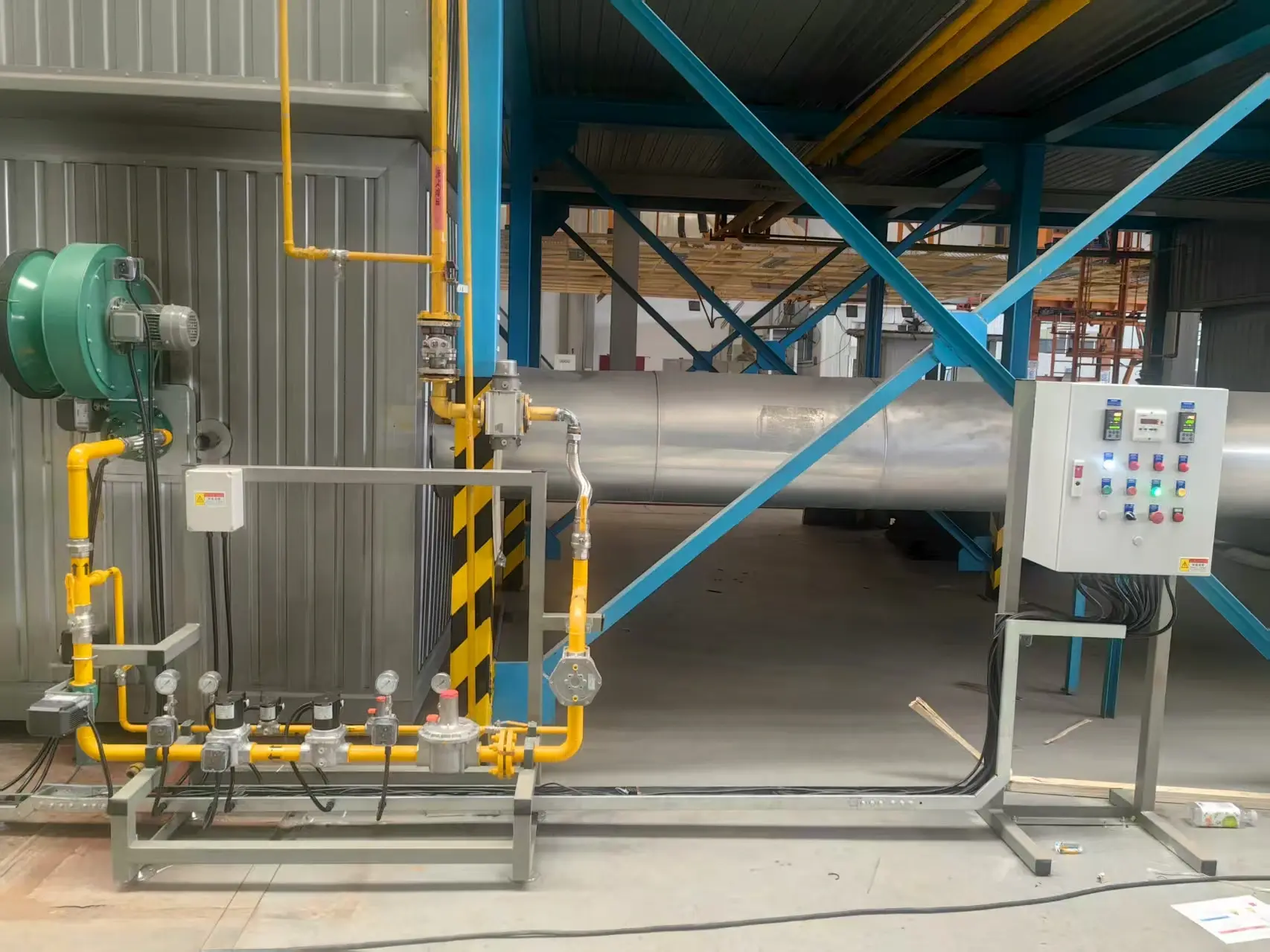 Natural gas combustion system for automotive paint drying line