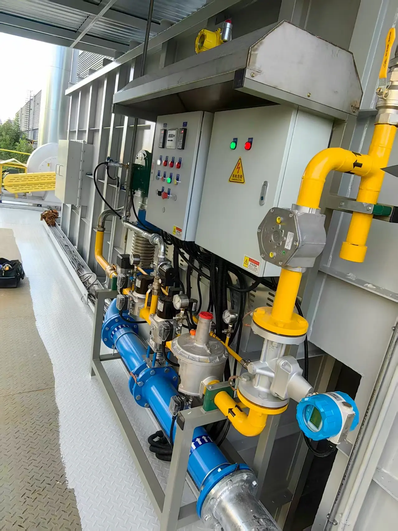 Natural gas valve train and control cabinet for automotive RTO combustion system