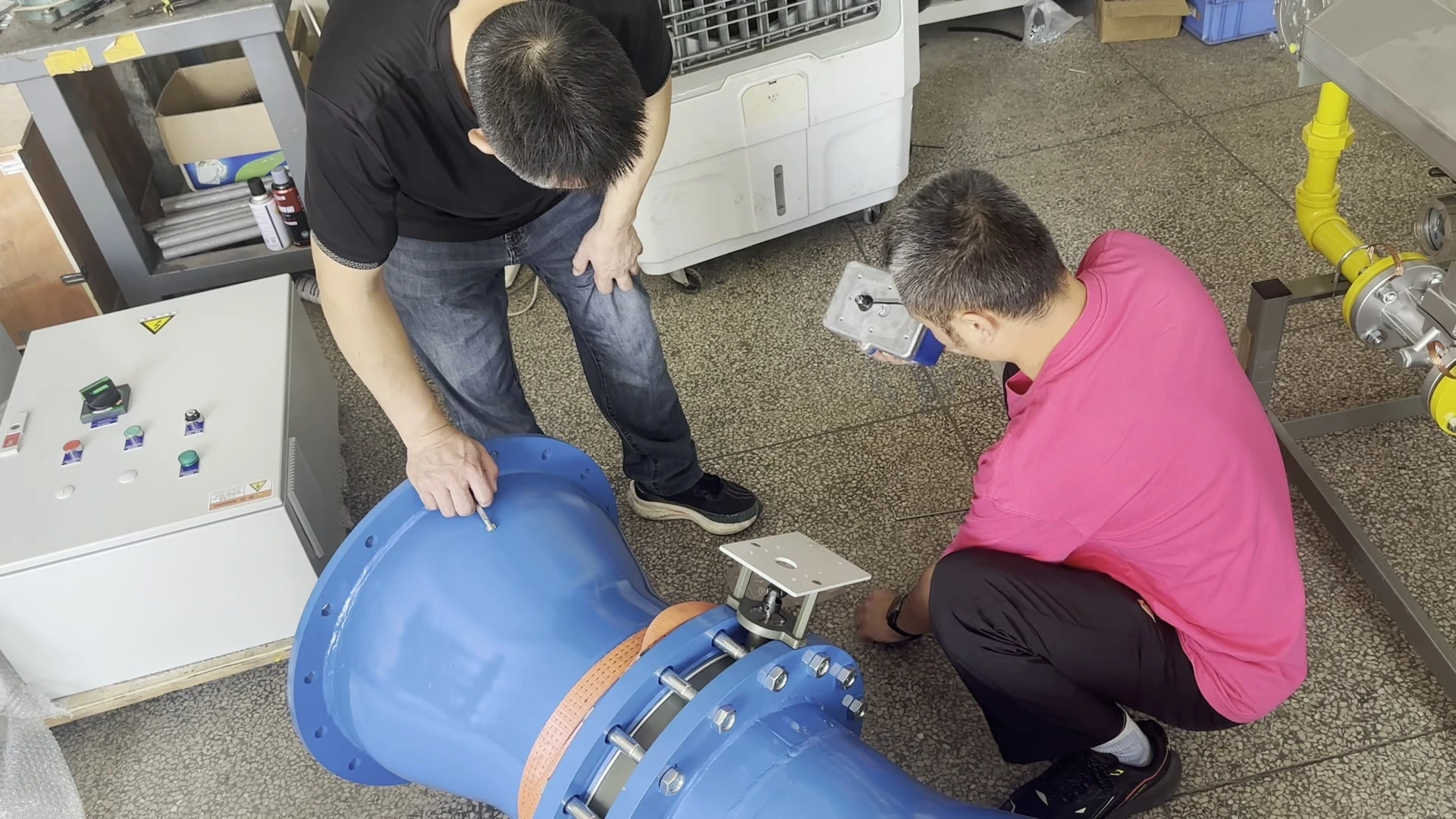Two HEATFLAM senior engineers reviewing a combustion system for a gypsum powder drying project in Spain
