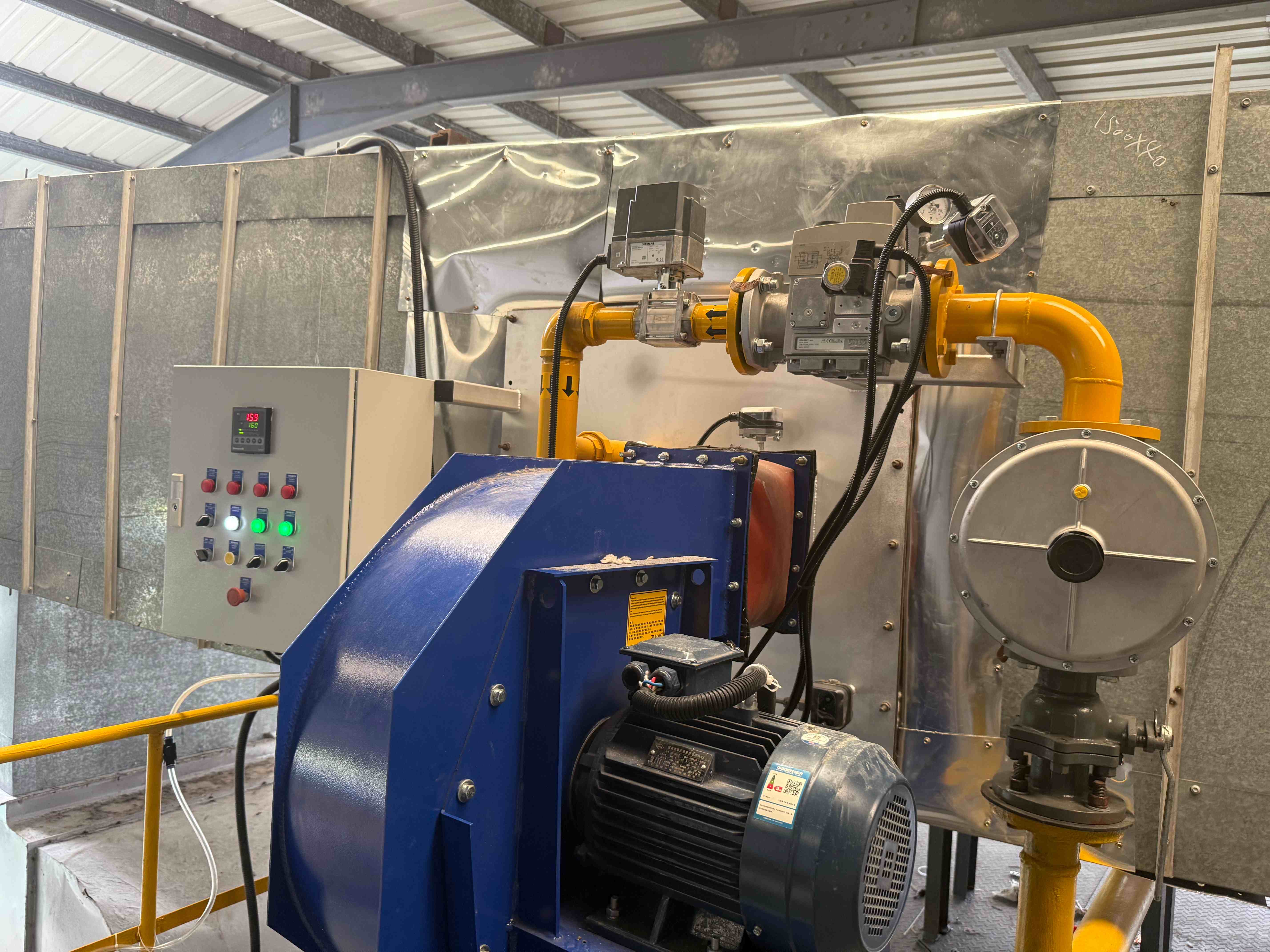 Industrial burner with gas train and combustion control cabinet
