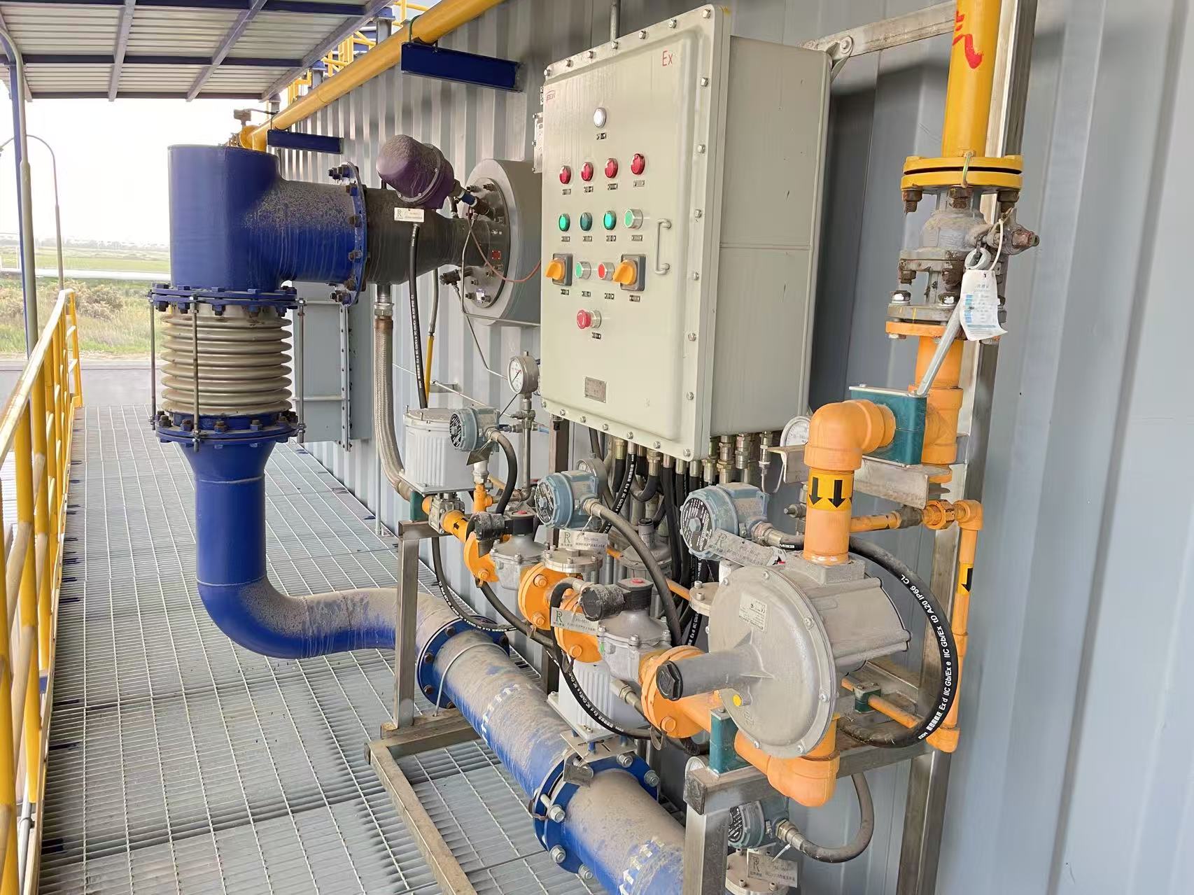 Industrial gas pressure regulation and combustion control station