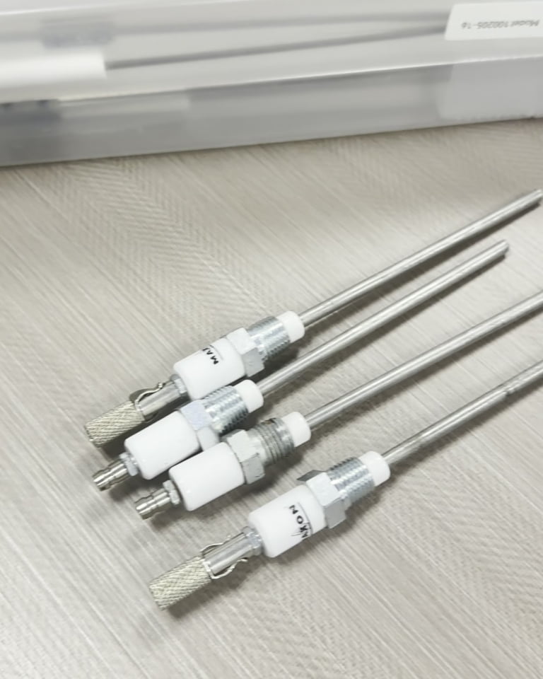 Industrial burner ignition electrodes with different rod lengths and threaded connections